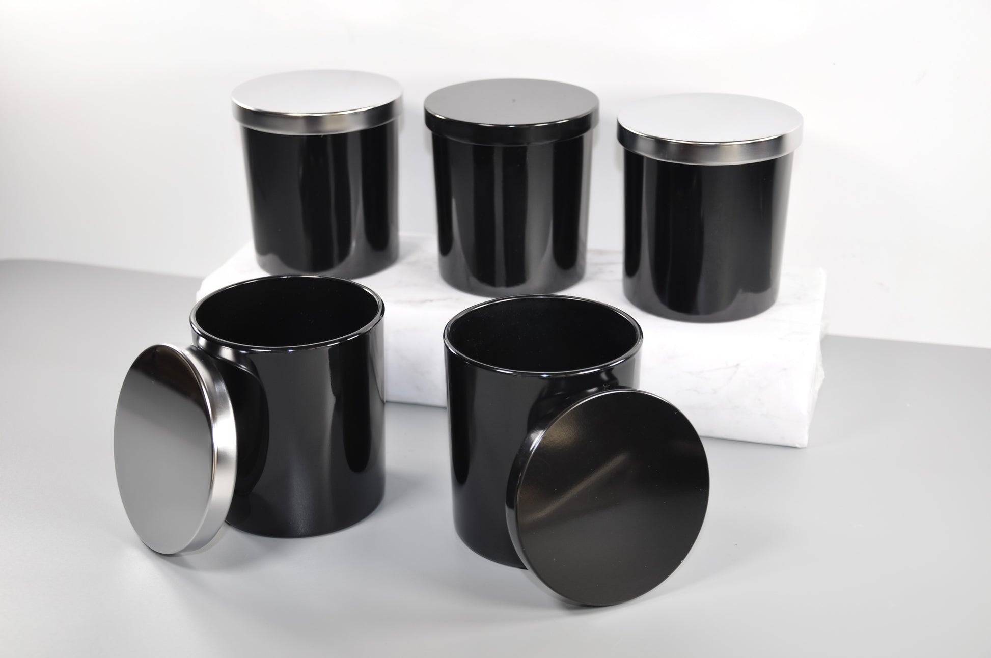 Glossy-black-10oz-frosted-candle-glass-black-lid-bamboo-lid-3-scents-candles-jars-wholesale-bulk-glass-candle-making-supplies