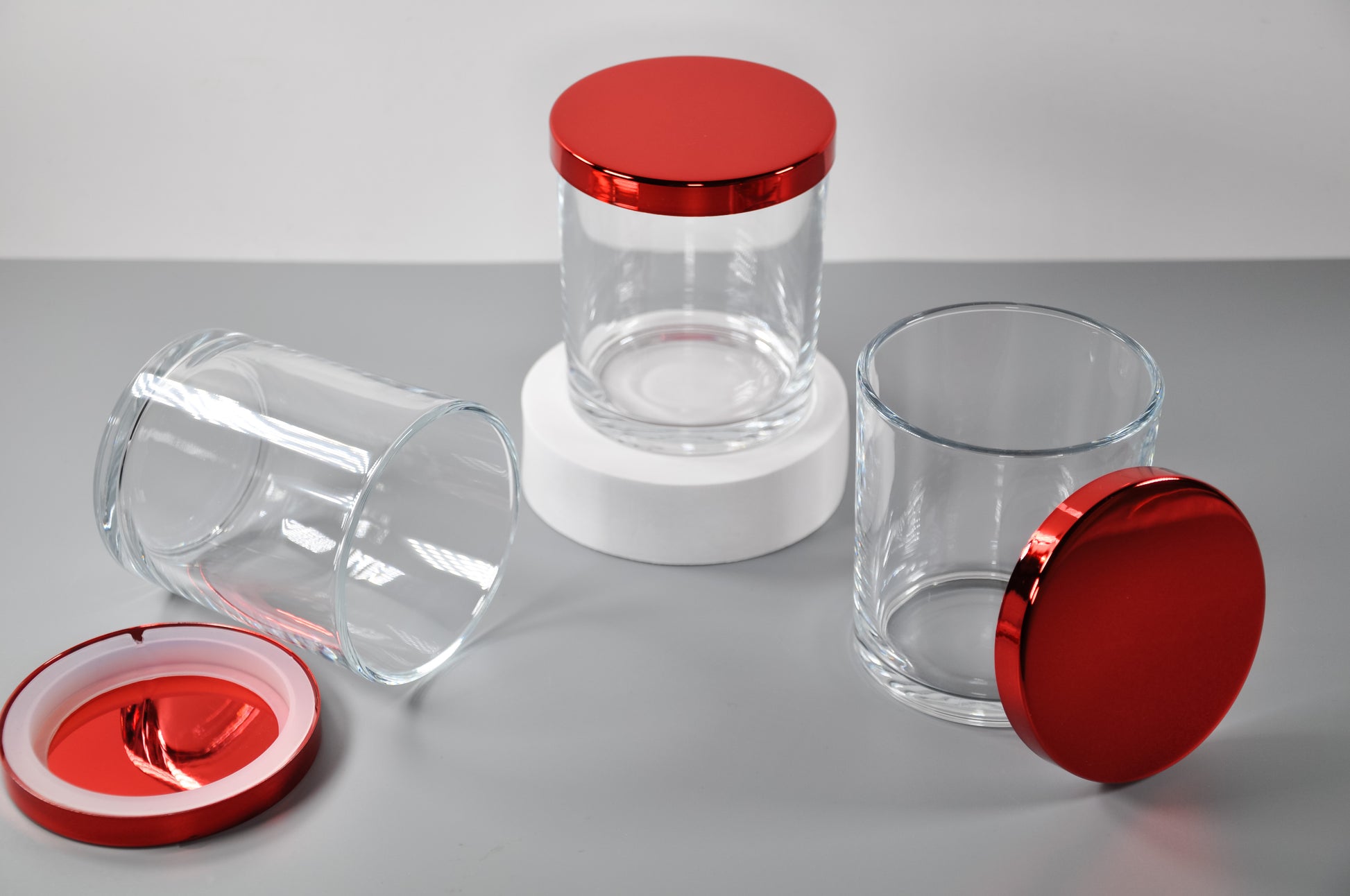 10oz clear straight sided candle glass with electroplated slip cover lid in red